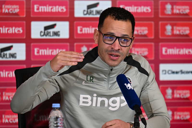 Liam Rosenior: Từ trò cười Mạng xã hội đến người thay đổi Stamford Bridge