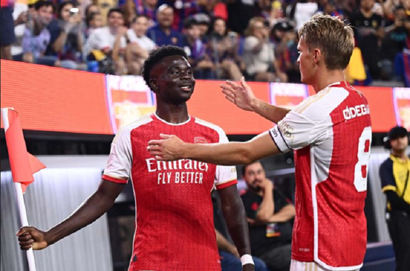 saka-doi-mat-ap-luc-lon-arteta-bi-thuc-giuc-thay-doi-doi-hinh-sau-tran-thua-man-city