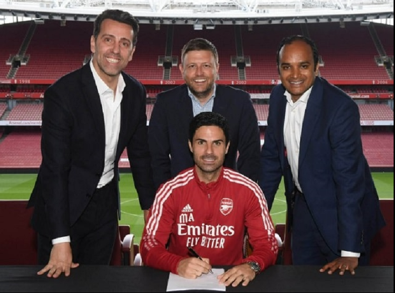 vi-sao-james-ellis-roi-ghe-giam-doc-ky-thuat