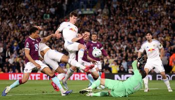Leeds United vs Burnley (02:00 – 02/05) | Xem lại trận đấu